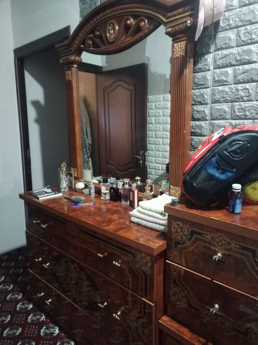 Камод +2 тумба сотилади