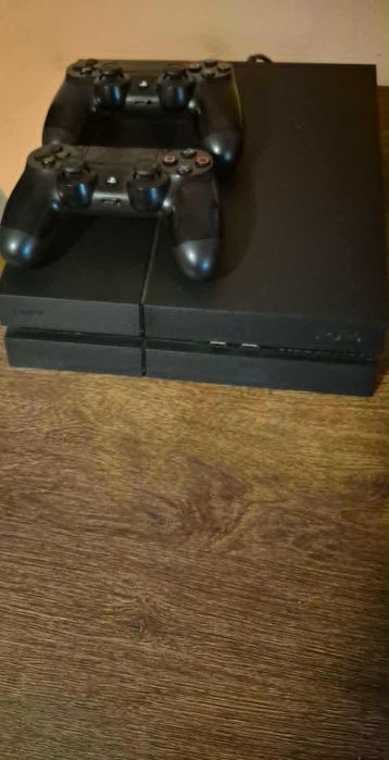 Vând Consolă PS4