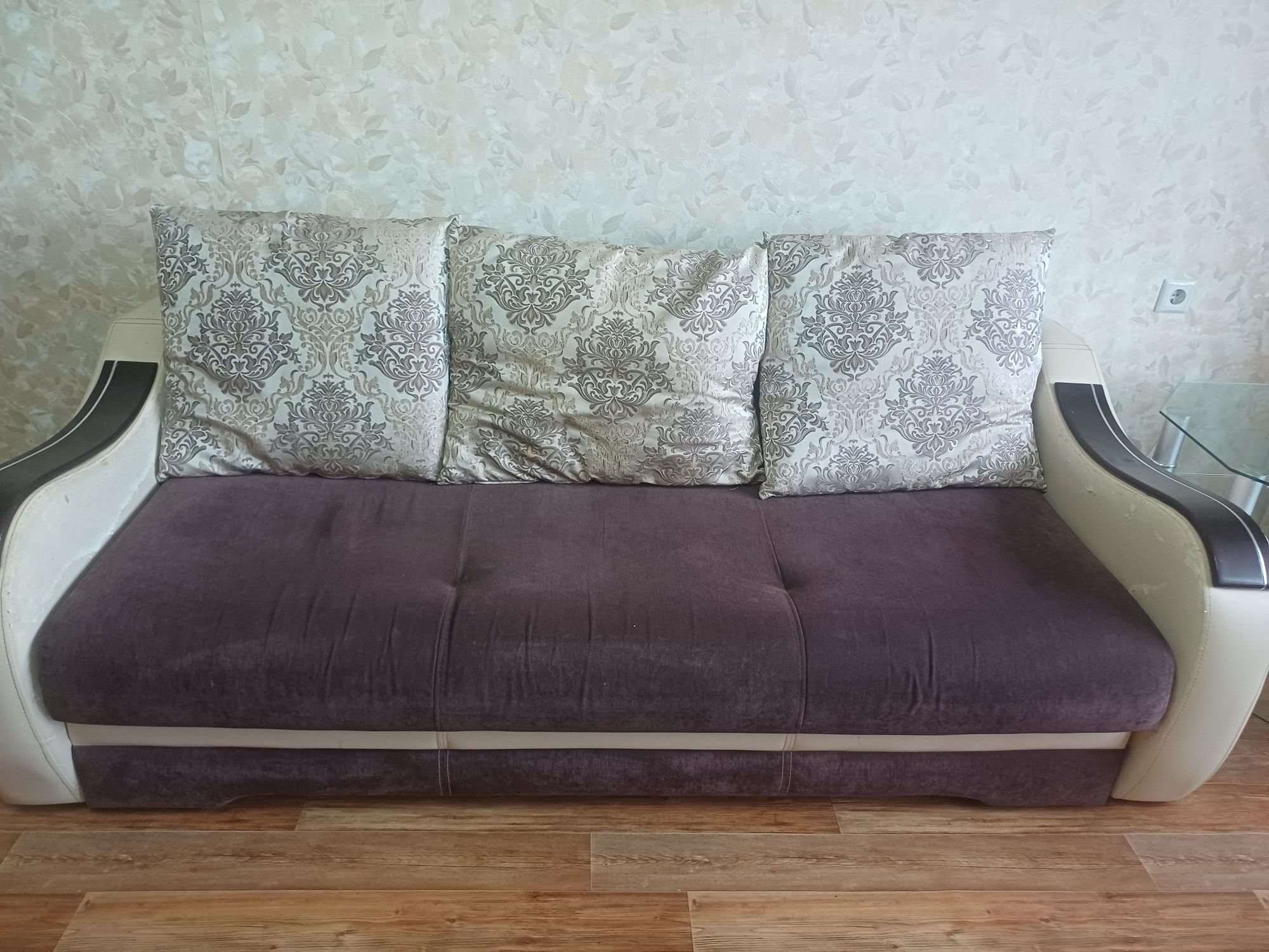 Срочно продам диван 3.2.1