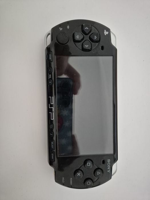 PSP 2000 черный.