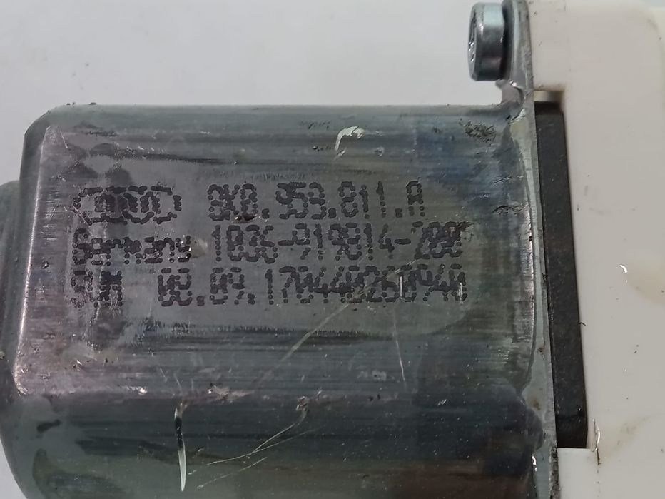 Motoras macara stanga spate 8k0959811A Skoda Yeti 1