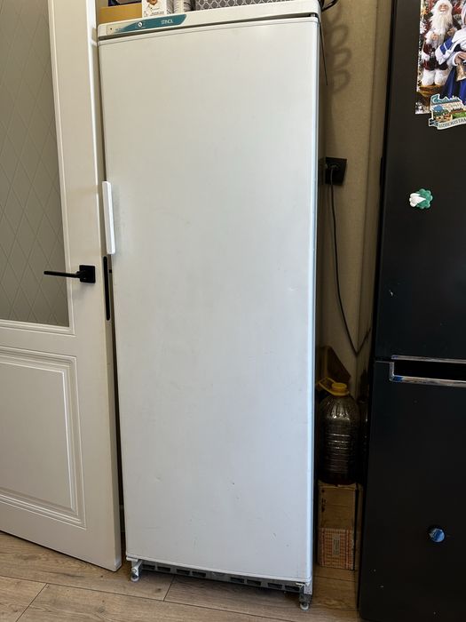 Вертикальный морозильник