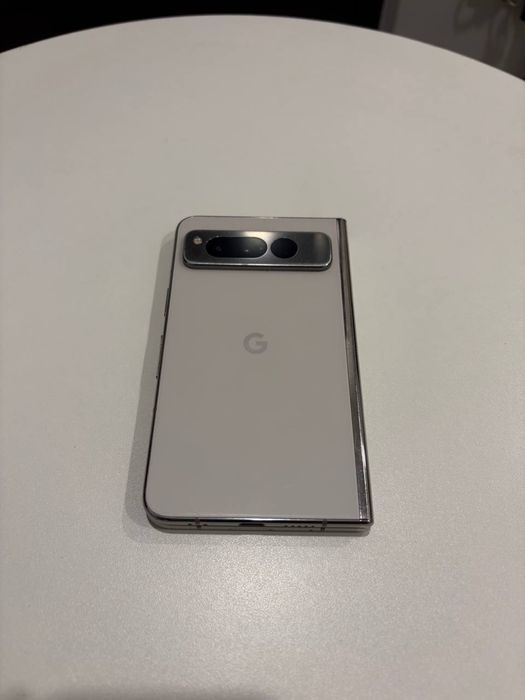 Pixel Fold с двойным экраном