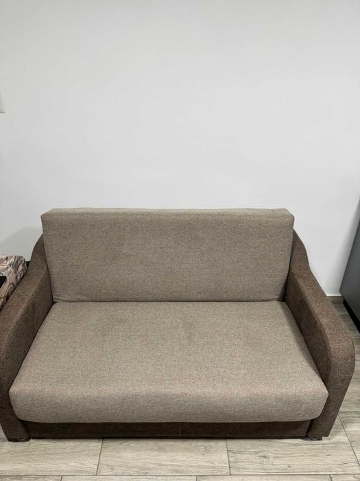 Vand canapea 2 locuri