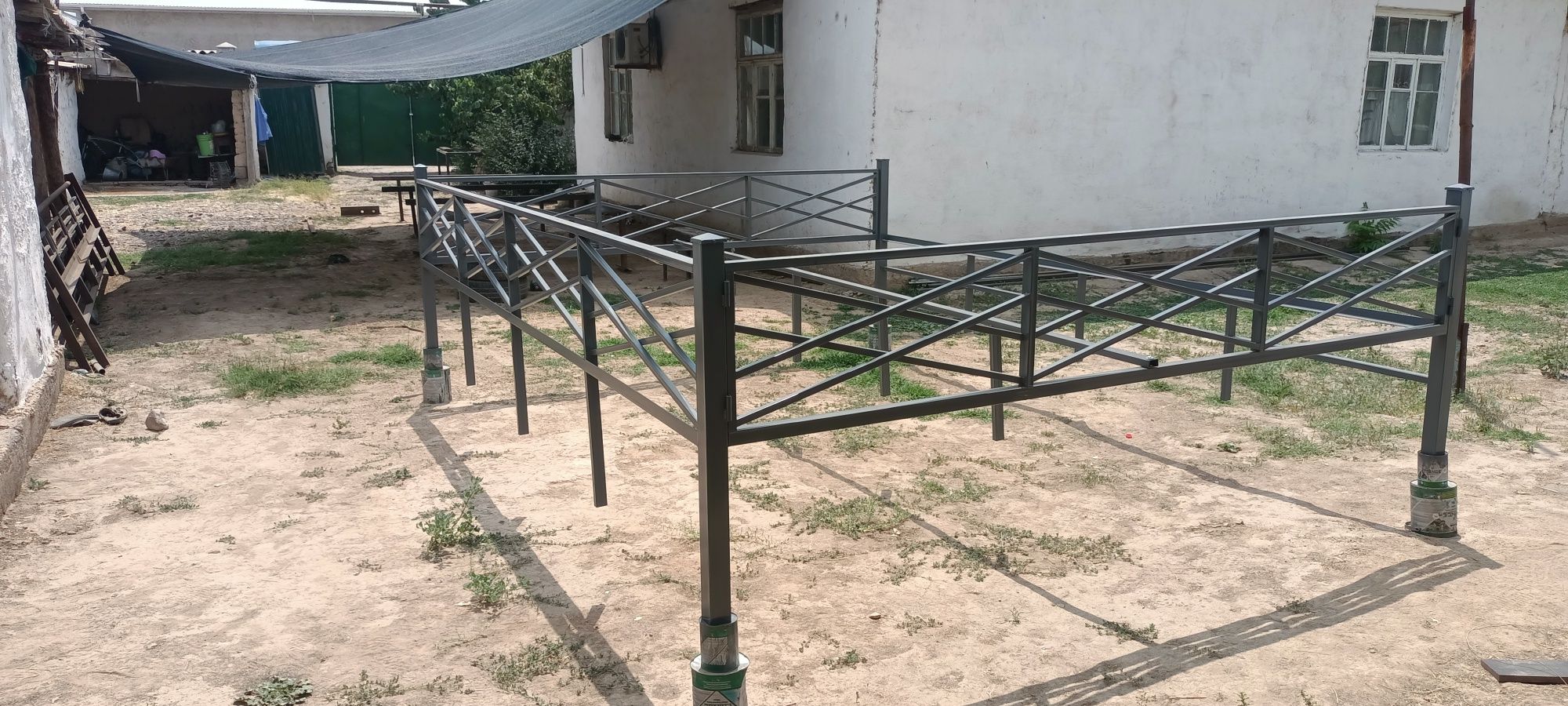 Тапчан, тапшан сатам, размер 3 - 4 м.  Жап жаңа, материал  мықты, тақт