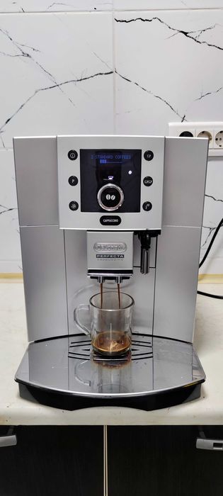 Espressor Automat DeLonghi Perfecta Cappuccino ESAM5500 cu Cafea Boabe