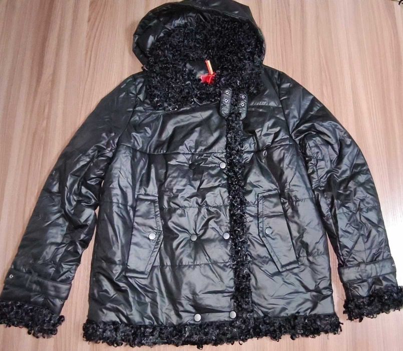 Продам женскую демисезонную куртку Astrid
