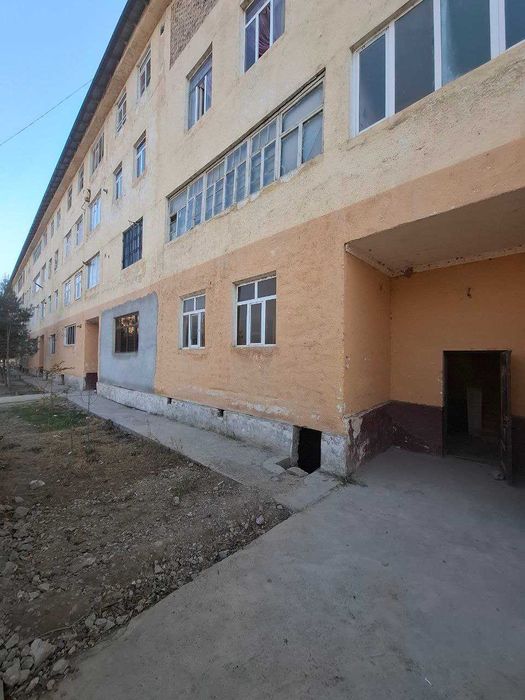 Uy(dom) sotiladi. 3 xona