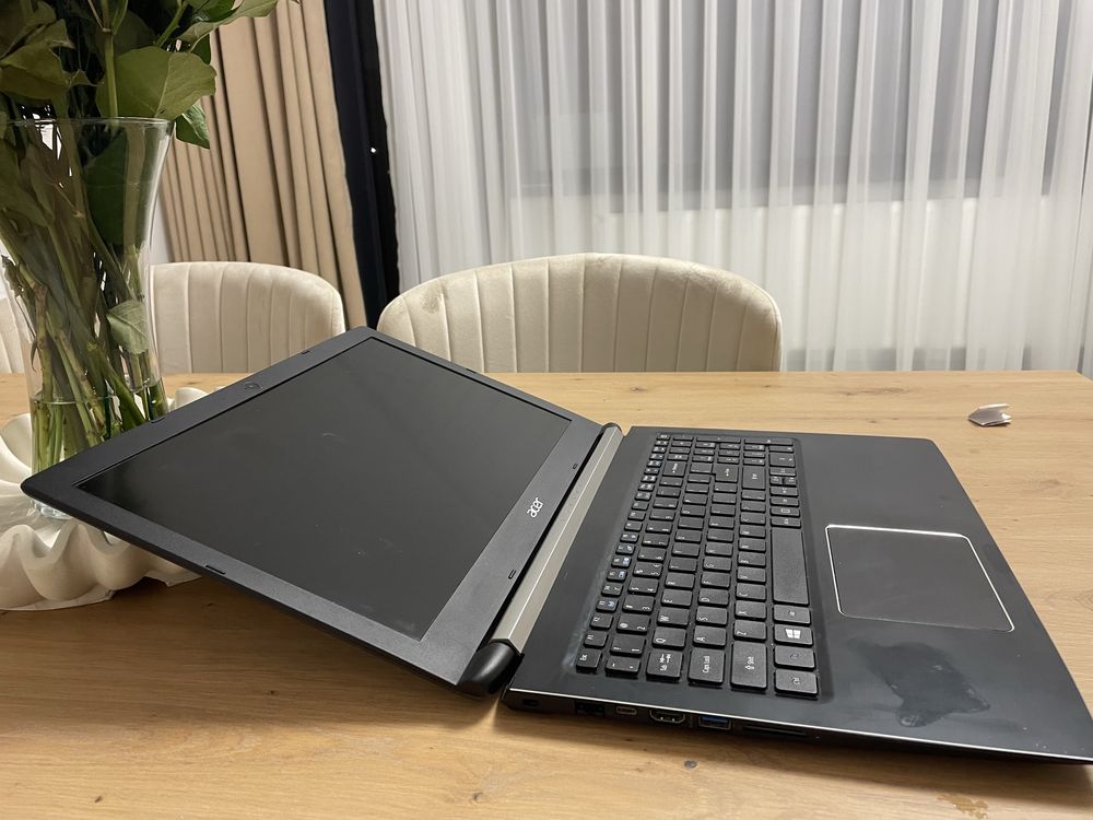 Laptop Acer Aspire 5 i7855U 4ghz 256gb ssd,4gb ram GFORCE MX150 2gb