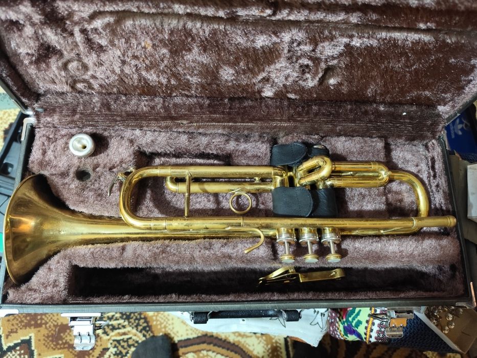 Vând tronpetă GETZEN starea bună