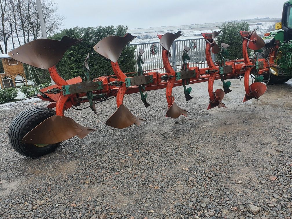 Plug tractat kverneland 5 brazde . Ca kuhn huard lemken