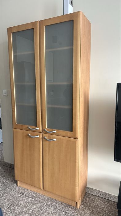 Шкаф с ветрина