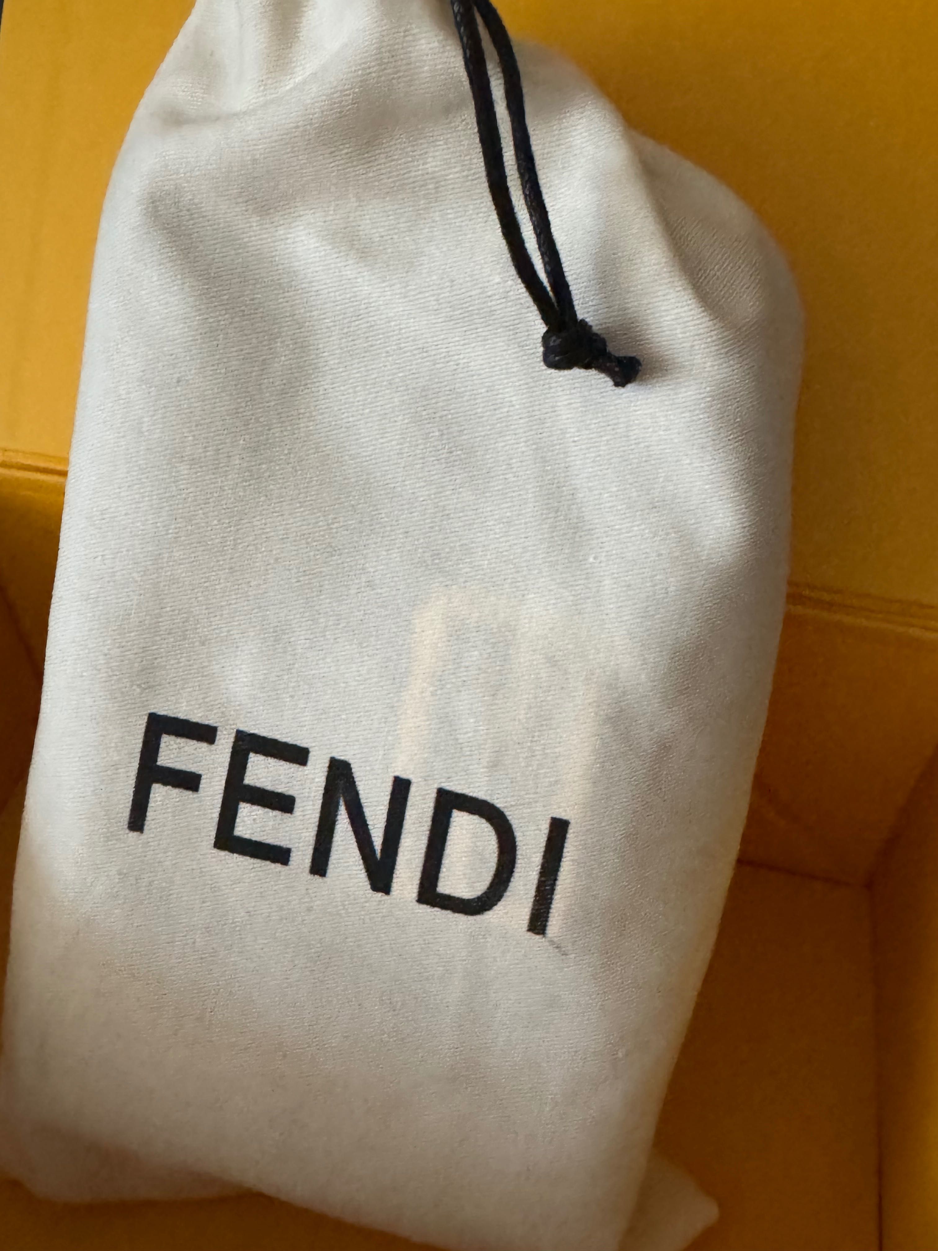 Малка чанта Fendi естествена кожа