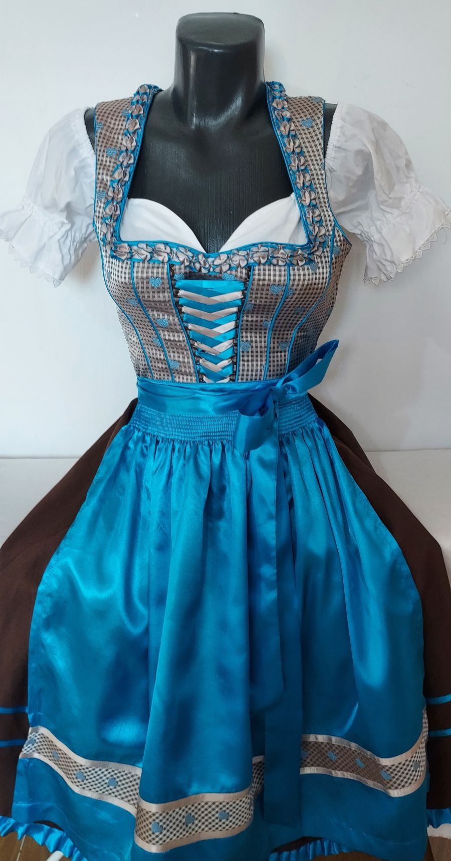 Dirndl marime 32 bavareza tiroleza Oktoberfest