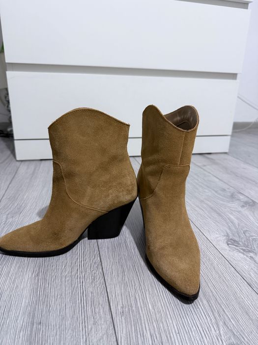Botine piele intoarsa