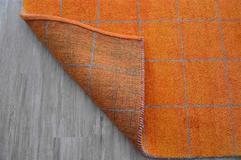 Covor portocaliu lana lucrat manual