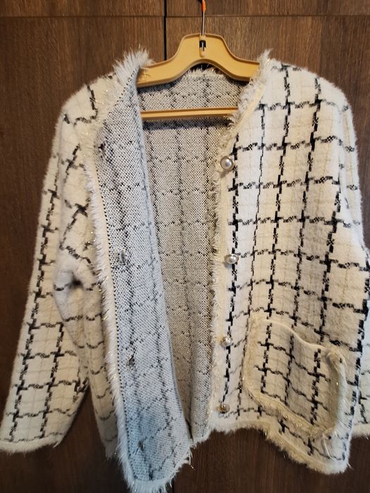 Продавам топла но и елегантна дамкка жилетка/сако