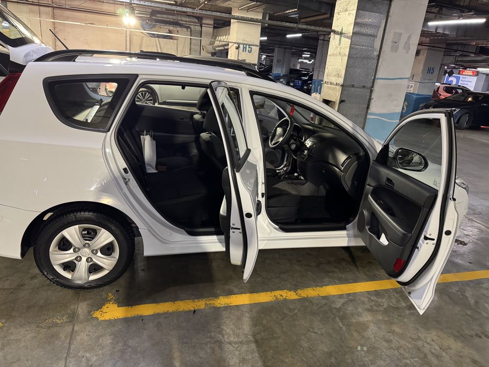 Hyundai i30 CW 1.6 CRDi / 2011 / 6 ск.