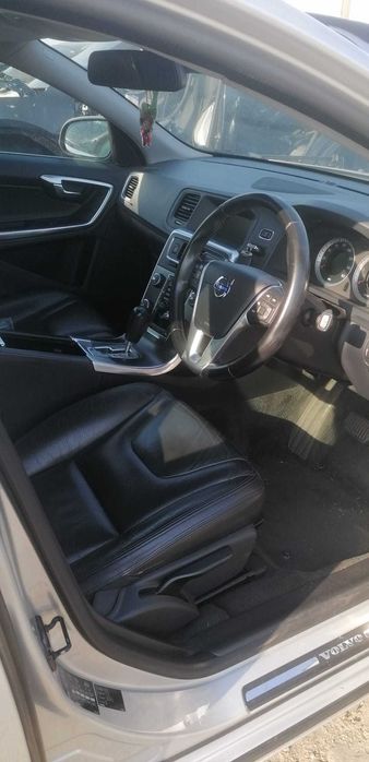 Dezmembrez Volvo V60 SE D3 Auto 2.0 d 2011