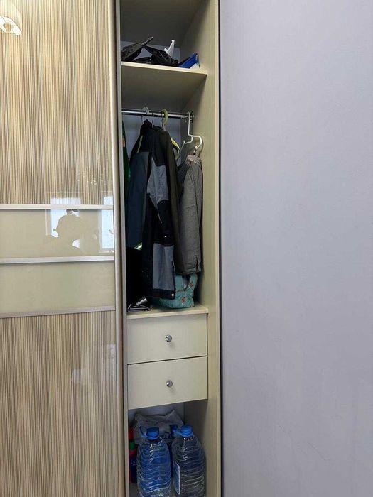 Шкаф-купе в идеальном состоянии