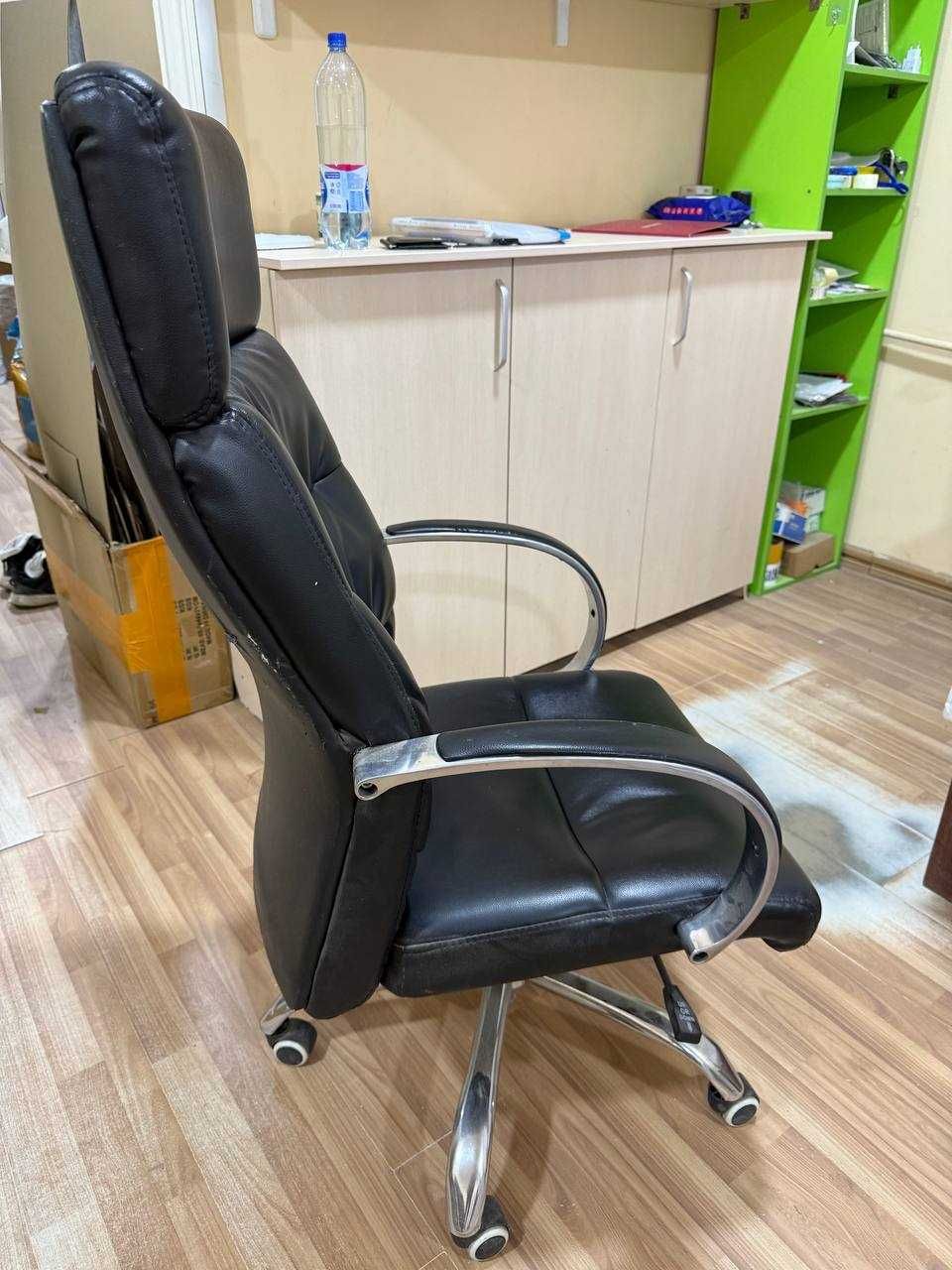 Кресло офисное, для руководителя, кожаное,