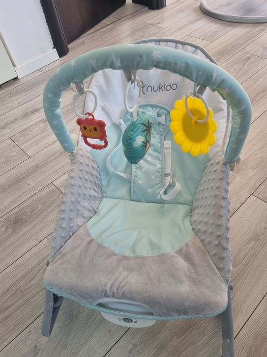 Balansoar multifuncțional cu vibrații