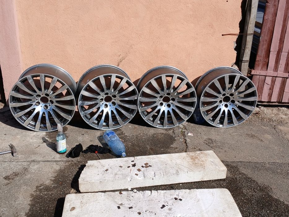 Vand sau schimb cu telefon IPhone 12-15