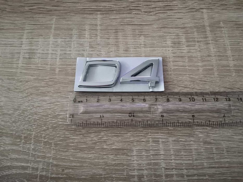 сребристи емблеми Волво Volvo D4