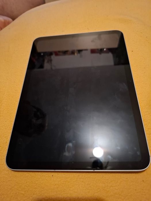 Vand ipad generatia a 10 a (64gb)