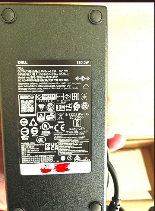 Чисто Нова! Докинг станция Dell Pro Thunderbolt 4 - 180W (model: SD25T