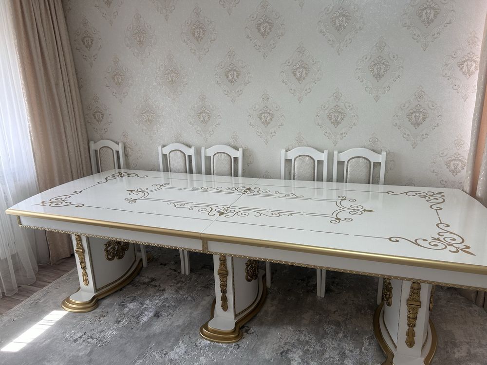 Стол для гостиной