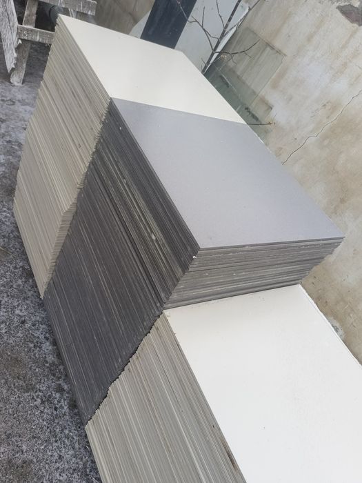 Кафель продается 60*60 штук 500 тенге отлично как новый