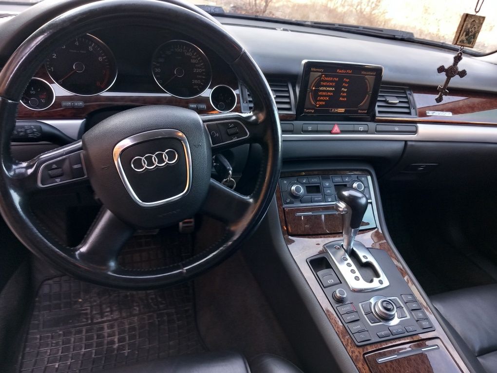 Audi A8 бензин/ автоматик