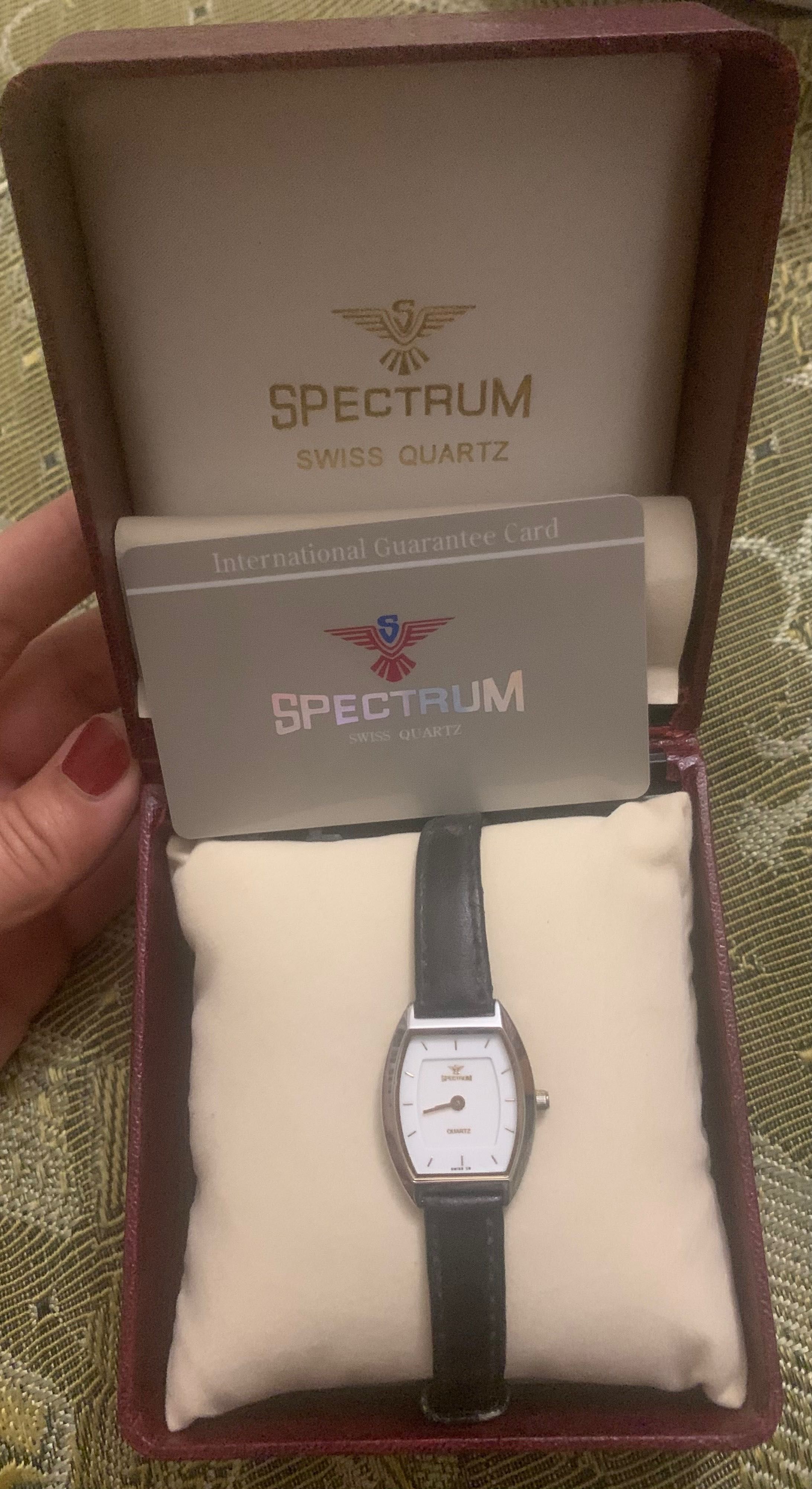 Продаются женские часы Spectrum оригинал, коробка паспорт в наличии