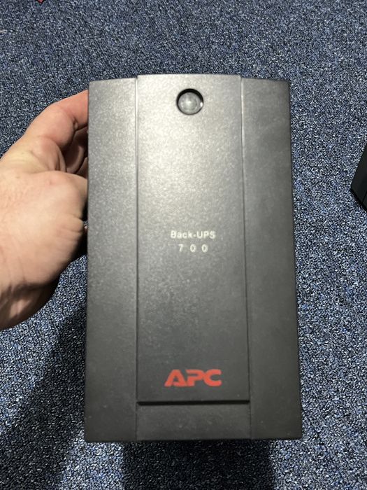 Vand UPS APC Bx700ui