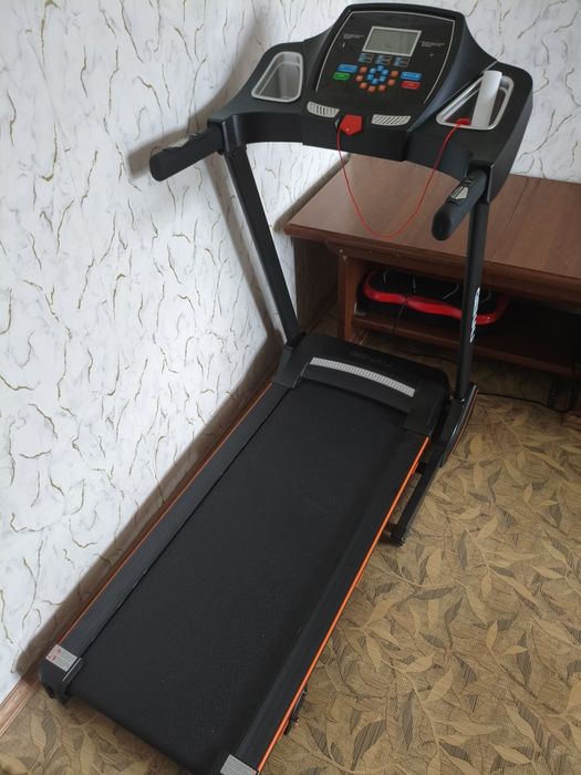 Продам беговую дорожку Genau TR50