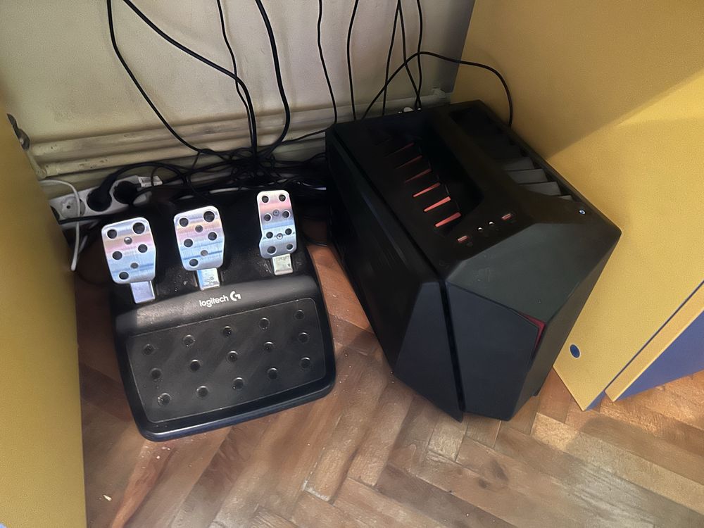 Desktop gaming lenovo Y720 + volan Logitech Driving Force G29