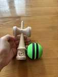Vand kendama verde inchis