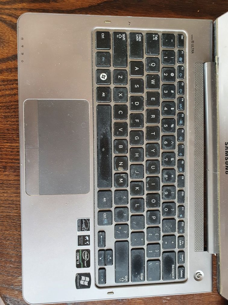 Лаптоп laptop Samsung i3 8g ram 500 sata