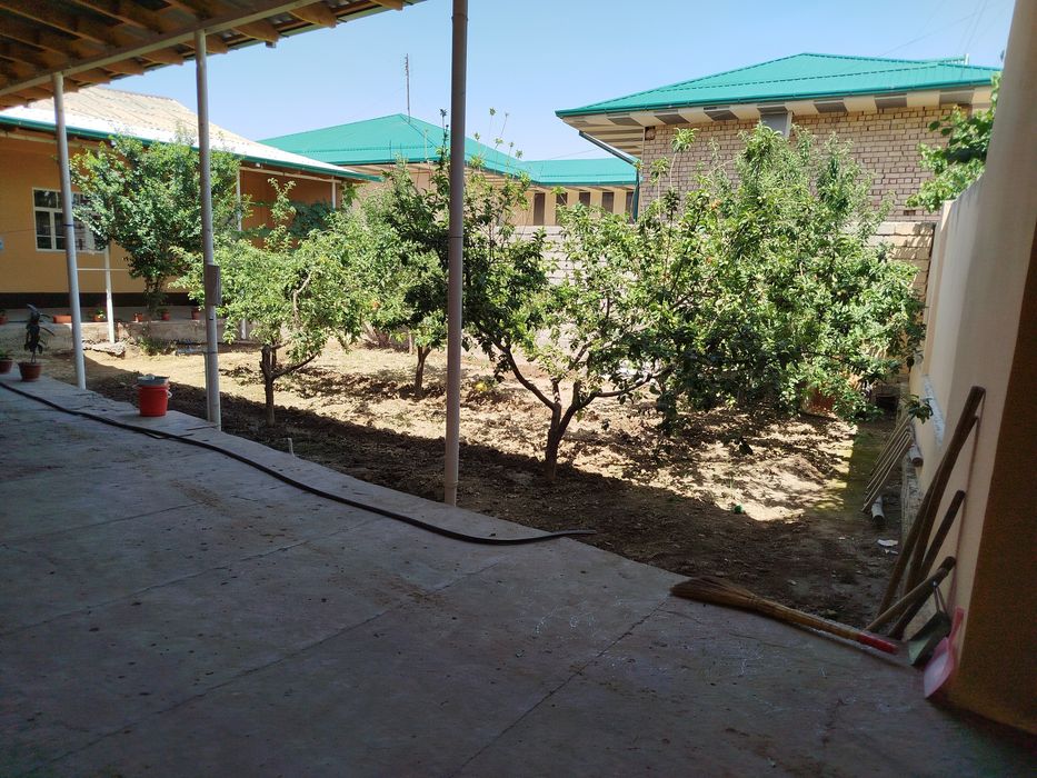 Uy sotiladi sharoitlari yahshi