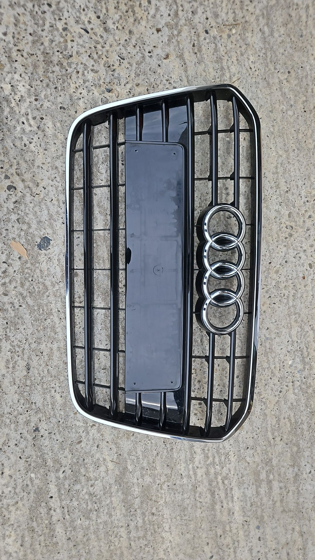Grila centrala Audi A6