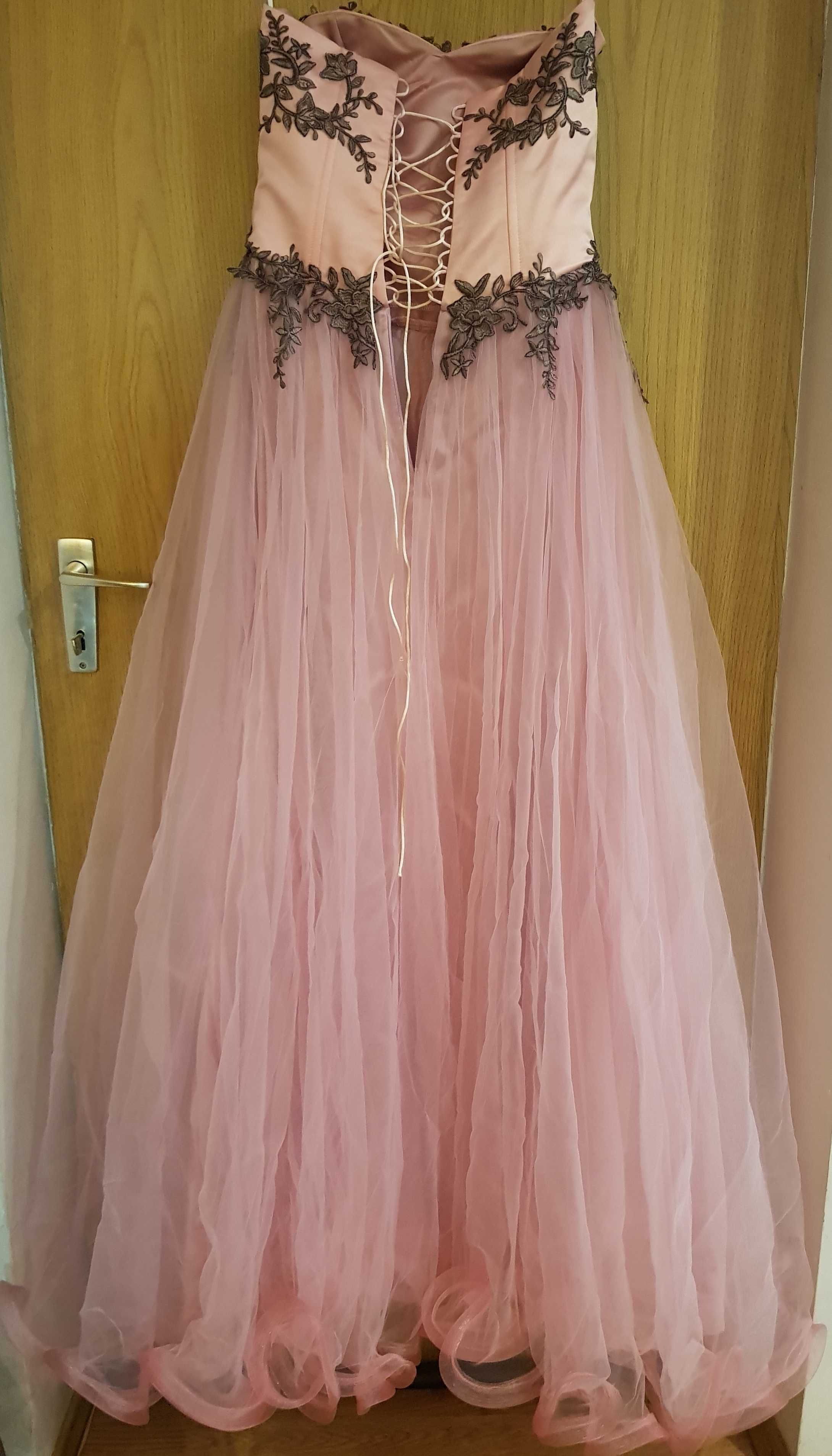 Rochie de nuntă trandafiriu,tull si broderie,marimea 38