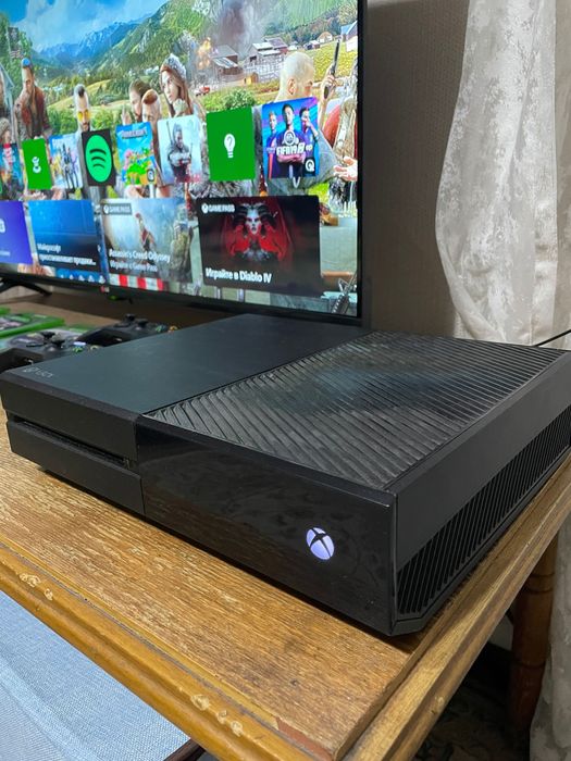 Продам Xbox One Fat