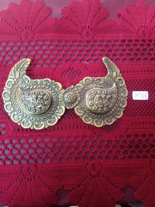 Продавам пафти/чапрази-цвят "старо злато" -нови