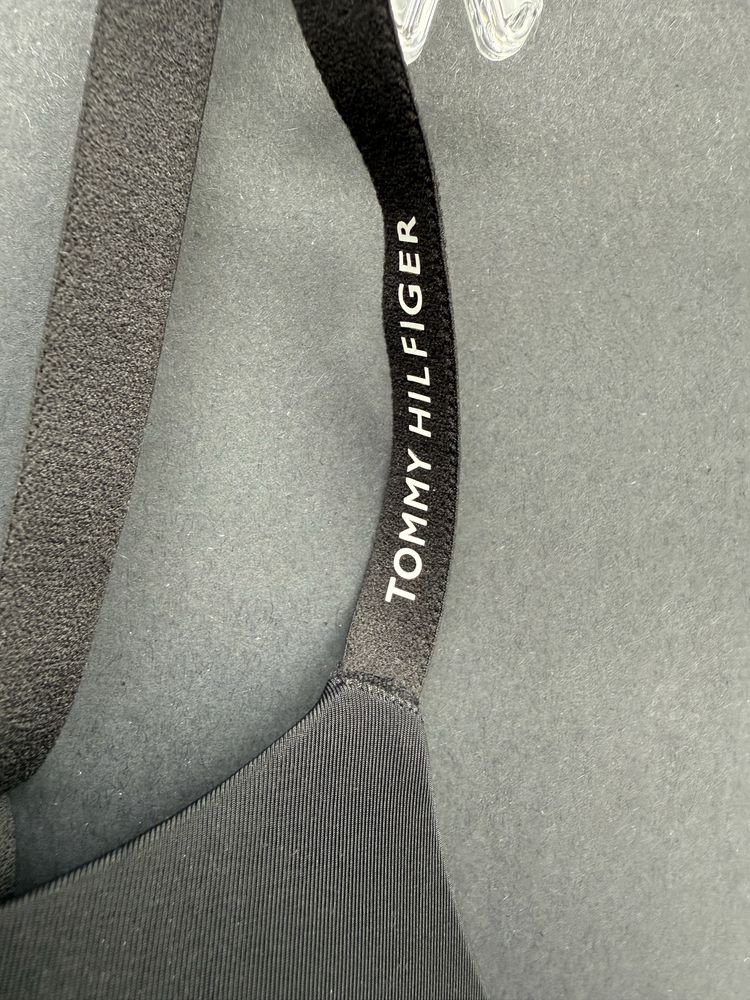 Черен сутиен Tommy Hilfiger /70 А,В,C; 75A,В,С; 80A,B,C/