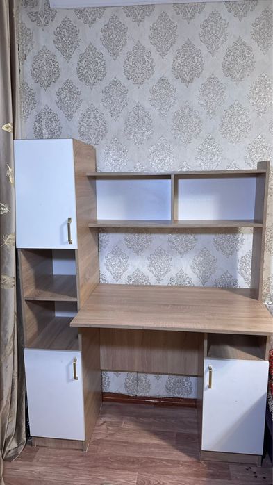 Шкаф и компьютерный стол в отличном состоянии