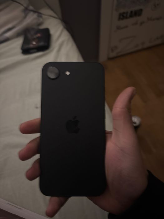 iPhone 16e с  кутия  и кабел чисто нов 126gb