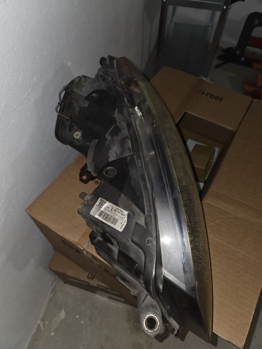 Faruri golf 6 stânga/dreapta,faruriile sunt matuite pe interior