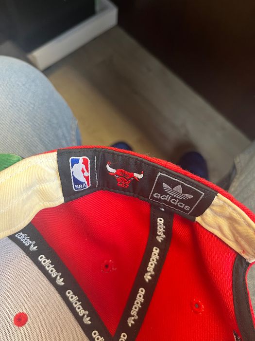 Баскетболна шапка Adidas Originals на Chicago Bulls