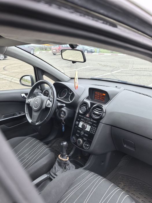 Opel corsa D 1.3 ,95 cai 2012 consum mic ,cruise,incalzire scaune